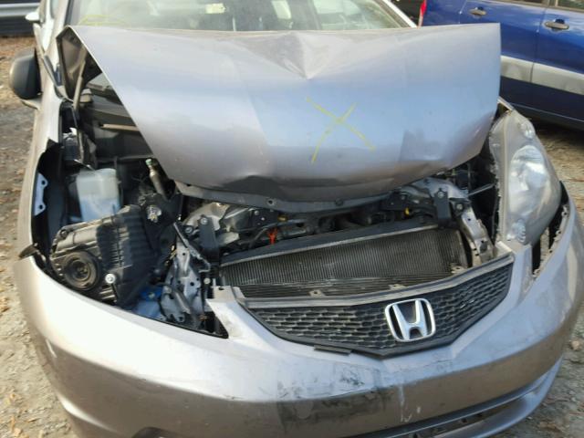 JHMGE8H24AS026738 - 2010 HONDA FIT SILVER photo 9