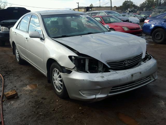 4T1BE32K25U057998 - 2005 TOYOTA CAMRY LE SILVER photo 1