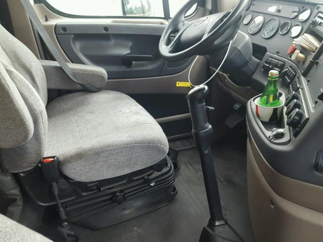 1FUJGLDR2BSAS0666 - 2011 FREIGHTLINER CASCADIA 1 WHITE photo 5