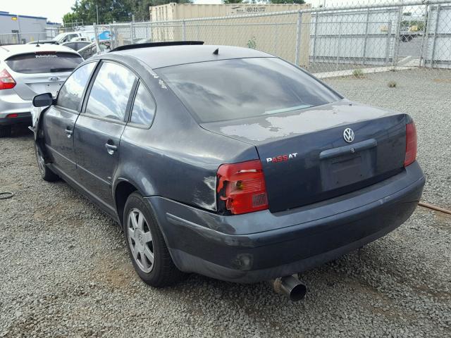 WVWMA23B1YP366382 - 2000 VOLKSWAGEN PASSAT GLS CHARCOAL photo 3