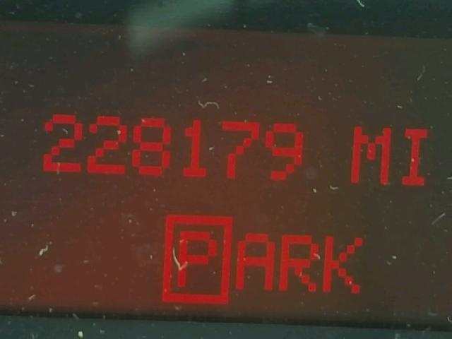 2G2WS522341271830 - 2004 PONTIAC GRAND PRIX WHITE photo 8