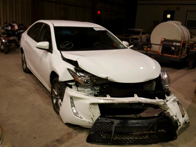 4T1BF1FK4FU084844 - 2015 TOYOTA CAMRY LE 白色 照片 1