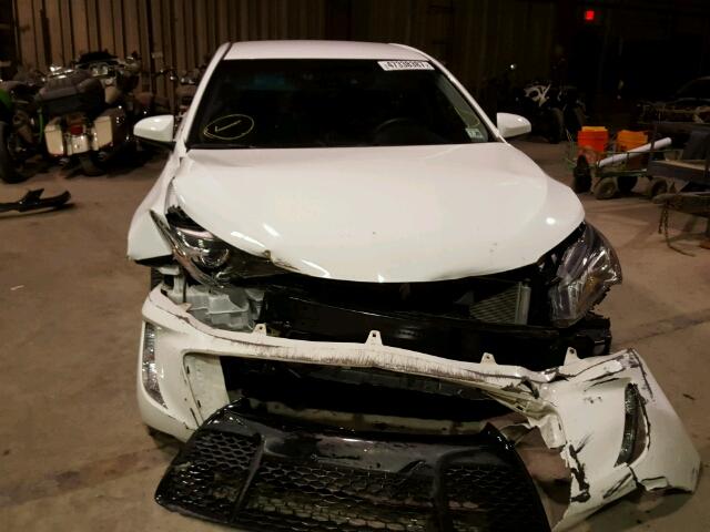 4T1BF1FK4FU084844 - 2015 TOYOTA CAMRY LE WHITE photo 9