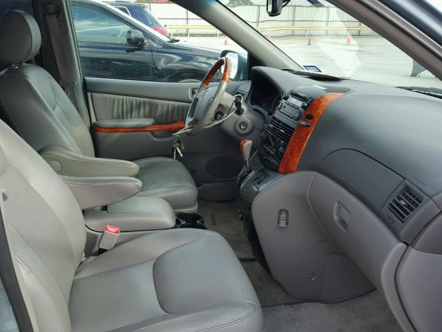 5TDZK22C48S123023 - 2008 TOYOTA SIENNA XLE SILVER photo 5