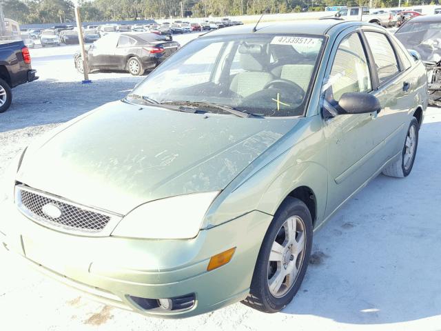 1FAHP34N07W175450 - 2007 FORD FOCUS ZX4 GREEN photo 2