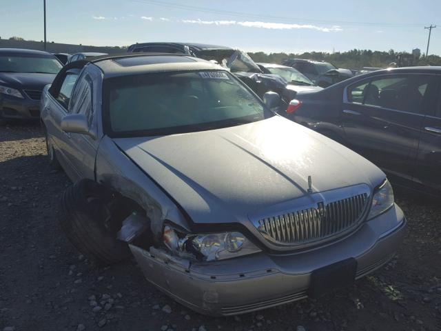 1LNHM83W74Y652350 - 2004 LINCOLN TOWN CAR U SILVER photo 1