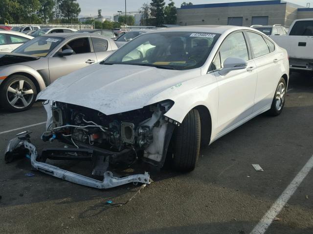 3FA6P0H71GR197154 - 2016 FORD FUSION SE WHITE photo 2