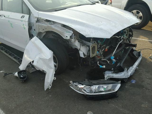 3FA6P0H71GR197154 - 2016 FORD FUSION SE WHITE photo 9