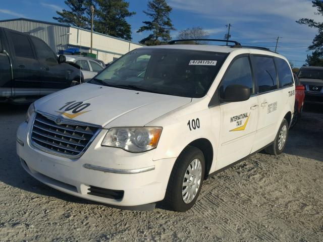 2A4RR4DEXAR137961 - 2010 CHRYSLER TOWN & COU WHITE photo 2