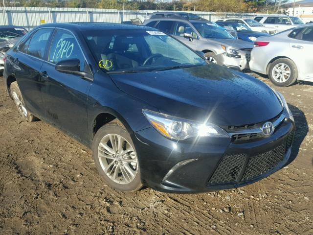 4T1BF1FK5HU373816 - 2017 TOYOTA CAMRY LE შავი ფოტო 1