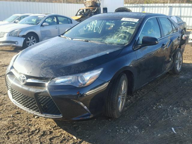 4T1BF1FK5HU373816 - 2017 TOYOTA CAMRY LE შავი ფოტო 2
