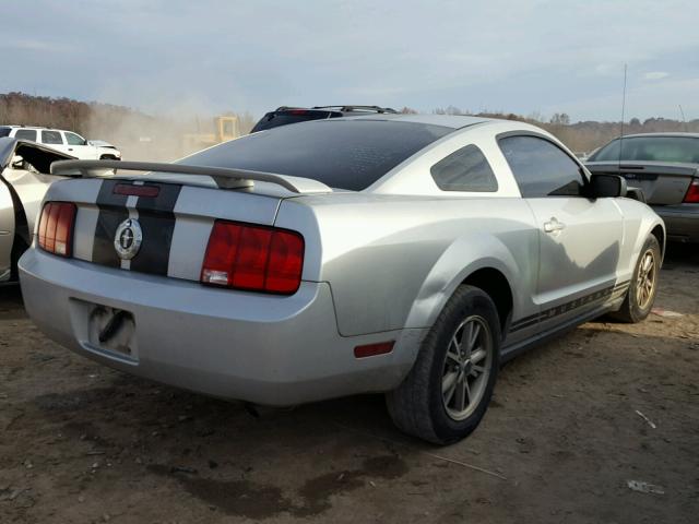 1ZVFT80N155254609 - 2005 FORD MUSTANG SILVER photo 4