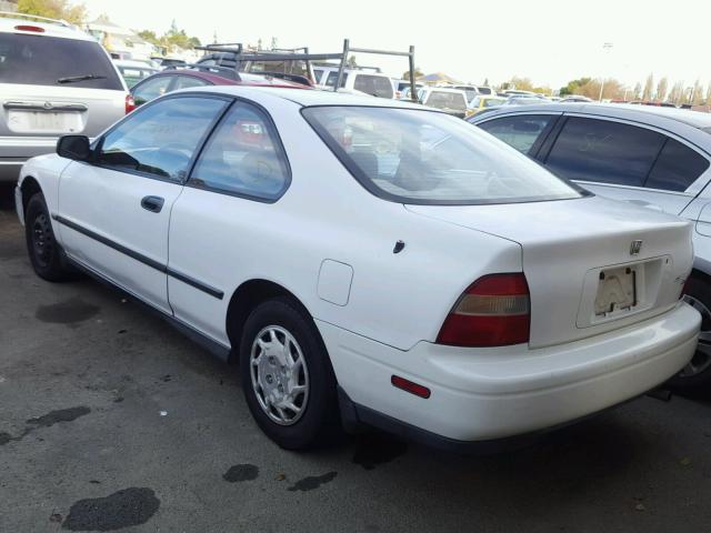 1HGCD7228RA003598 - 1994 HONDA ACCORD DX WHITE photo 3