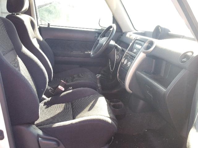 JTLKT334940152482 - 2004 TOYOTA SCION XB თეთრი ფოტო 5