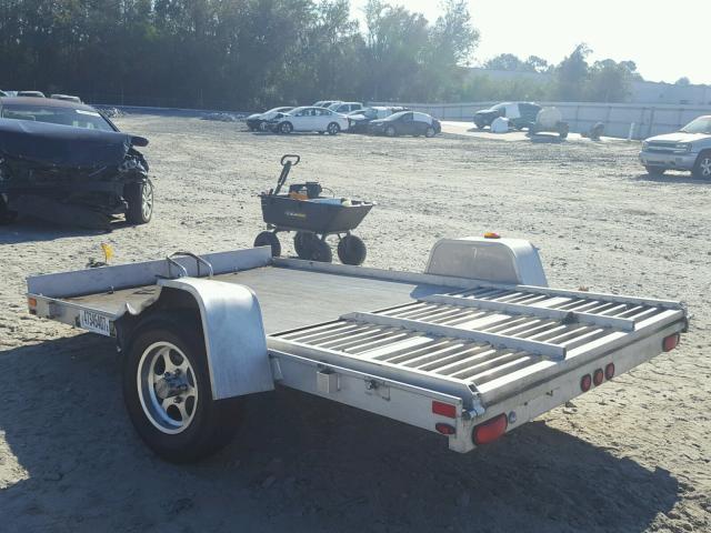 1YGUS1012BB066360 - 2012 ALUM TRAILER SILVER photo 3