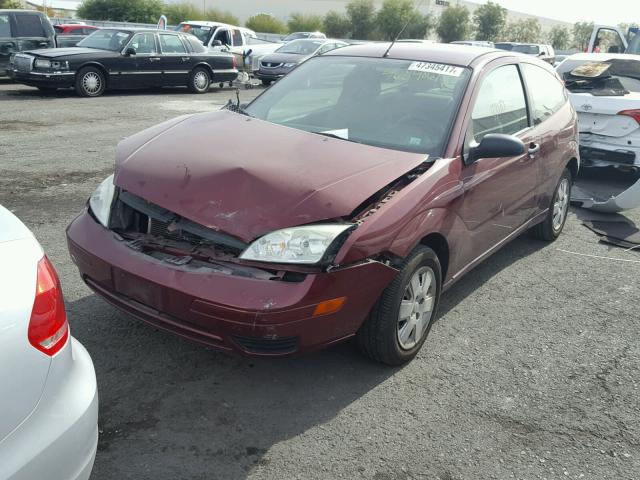 1FAFP31N17W332186 - 2007 FORD FOCUS ZX3 MAROON photo 2