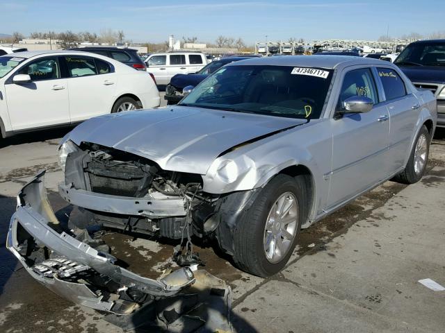 2C3JA63H95H522672 - 2005 CHRYSLER 300C SILVER photo 2