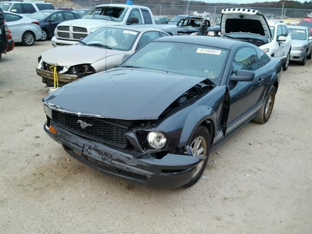 1ZVHT80N185109194 - 2008 FORD MUSTANG BLACK photo 2