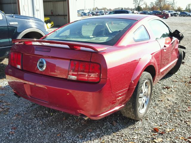 1ZVHT82H265225749 - 2006 FORD MUSTANG GT MAROON photo 4