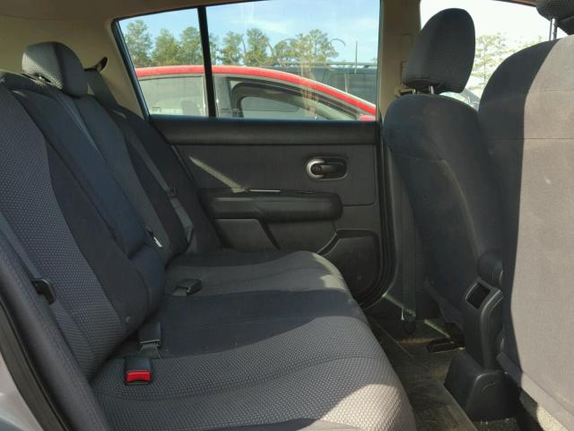 3N1BC13E38L385178 - 2008 NISSAN VERSA S GRAY photo 6