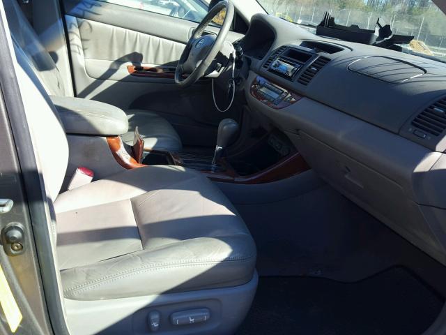 4T1BF30K84U572499 - 2004 TOYOTA CAMRY LE ნაცრისფერი ფოტო 5