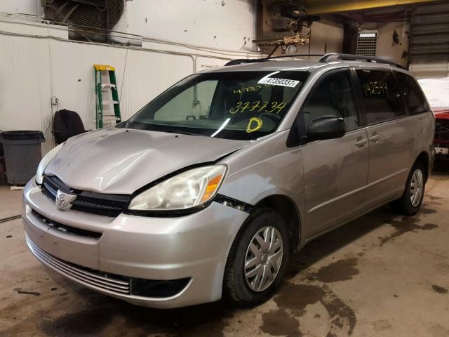 5TDZA23C65S377734 - 2005 TOYOTA SIENNA CE SILVER photo 2