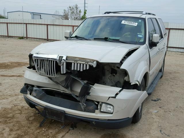 5LMFU275X6LJ26751 - 2006 LINCOLN NAVIGATOR WHITE photo 2