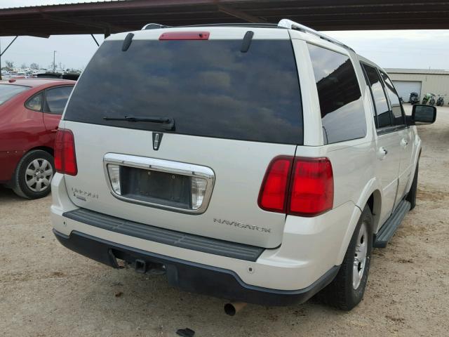 5LMFU275X6LJ26751 - 2006 LINCOLN NAVIGATOR WHITE photo 4