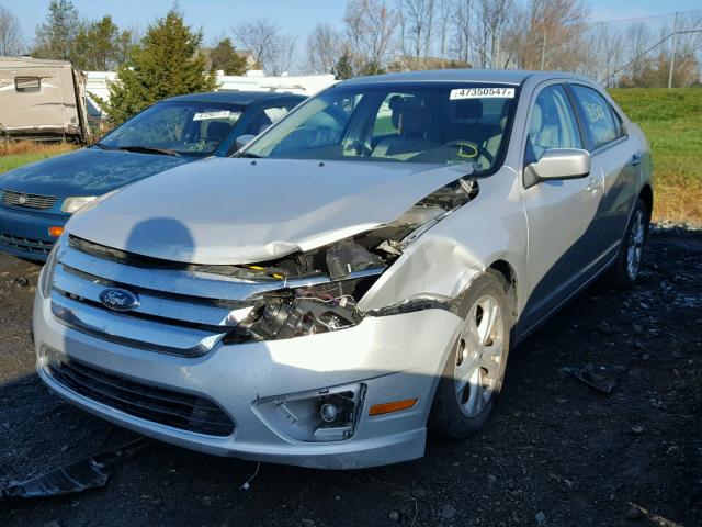 3FAHP0HA7CR306473 - 2012 FORD FUSION SE SILVER photo 2