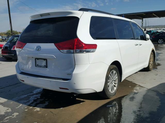 5TDYK3DC2DS321401 - 2013 TOYOTA SIENNA XLE WHITE photo 4