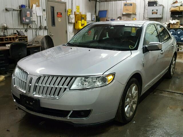 3LNHL2GC8AR636622 - 2010 LINCOLN MKZ SILVER photo 2