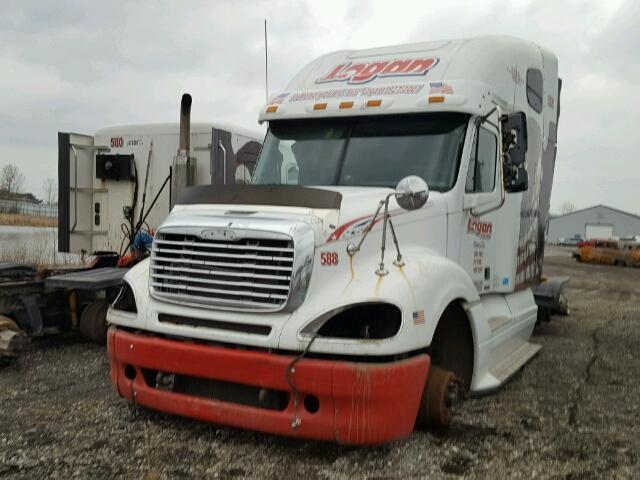 1FUJA6CV87LX45026 - 2007 FREIGHTLINER CONVENTION WHITE photo 2