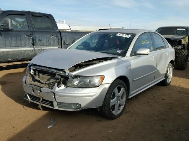 YV1MH682352116463 - 2005 VOLVO S40 T5 SILVER photo 2