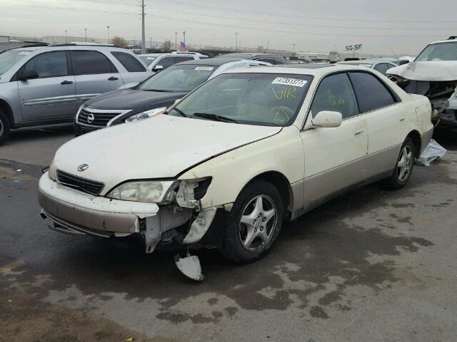 JT8BF28G0X0210983 - 1999 LEXUS ES 300 WHITE photo 2