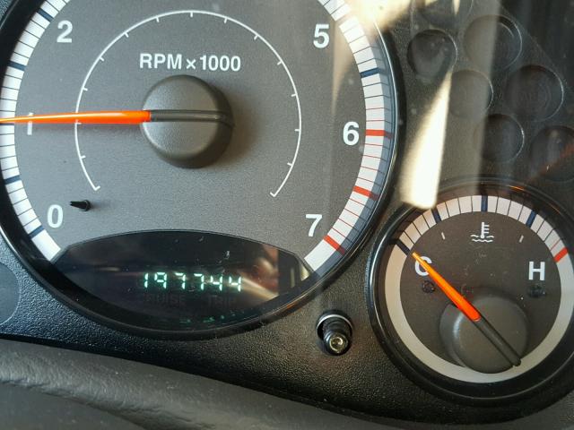 1J4GL38K25W679720 - 2005 JEEP LIBERTY RE RED photo 8