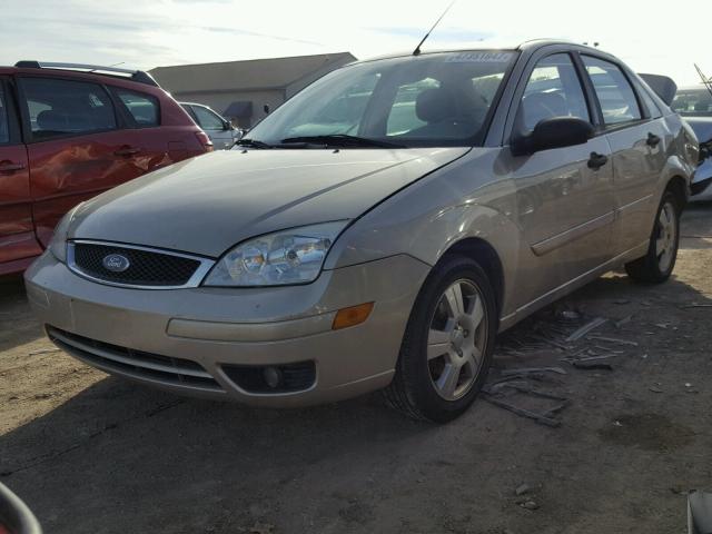 1FAFP34N47W154477 - 2007 FORD FOCUS ZX4 GOLD photo 2