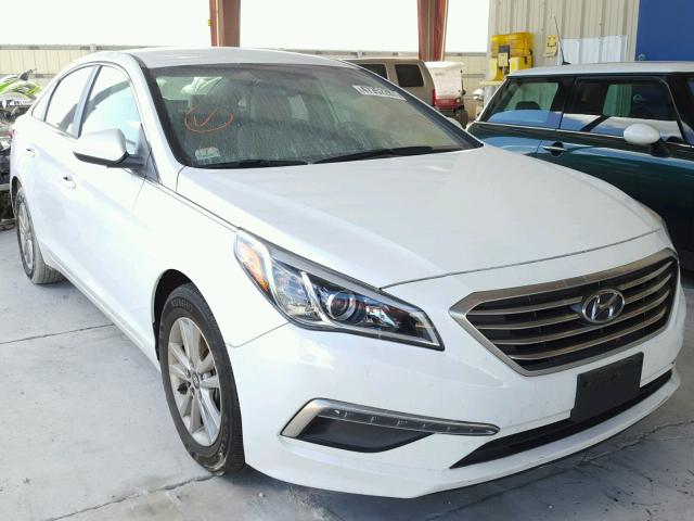 5NPE24AF8FH242167 - 2015 HYUNDAI SONATA SE WHITE photo 1