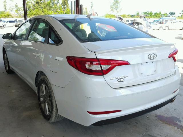 5NPE24AF8FH242167 - 2015 HYUNDAI SONATA SE WHITE photo 3