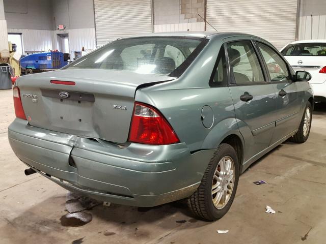 1FAFP34N45W213962 - 2005 FORD FOCUS ZX4 BLUE photo 4