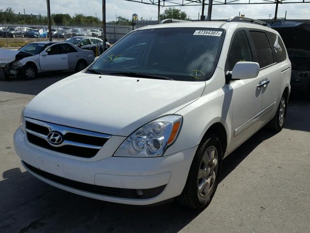 KNDMC233276035964 - 2007 HYUNDAI ENTOURAGE WHITE photo 2