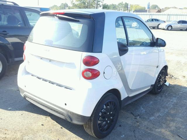 WMEEJ3BA3FK799152 - 2015 SMART FORTWO PUR WHITE photo 4