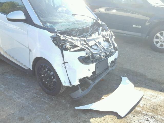 WMEEJ3BA3FK799152 - 2015 SMART FORTWO PUR WHITE photo 9