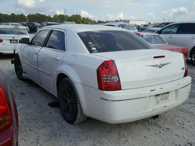 2C3KA53V89H621591 - 2009 CHRYSLER 300 TOURIN WHITE photo 3