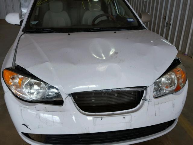 KMHDU46D49U666285 - 2009 HYUNDAI ELANTRA GL WHITE photo 9