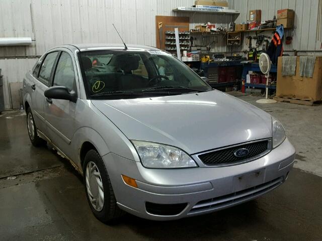 1FAFP34N35W261940 - 2005 FORD FOCUS ZX4 SILVER photo 1