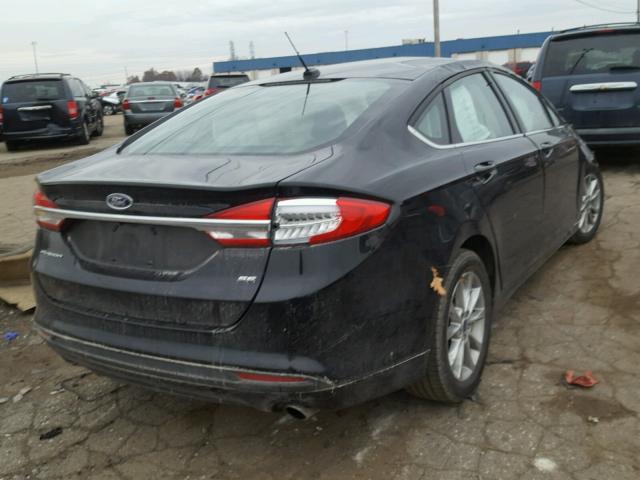 3FA6P0H71HR246211 - 2017 FORD FUSION SE BLACK photo 4