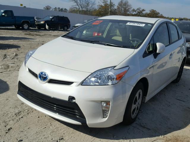 JTDKN3DU2F0435135 - 2015 TOYOTA PRIUS WHITE photo 2