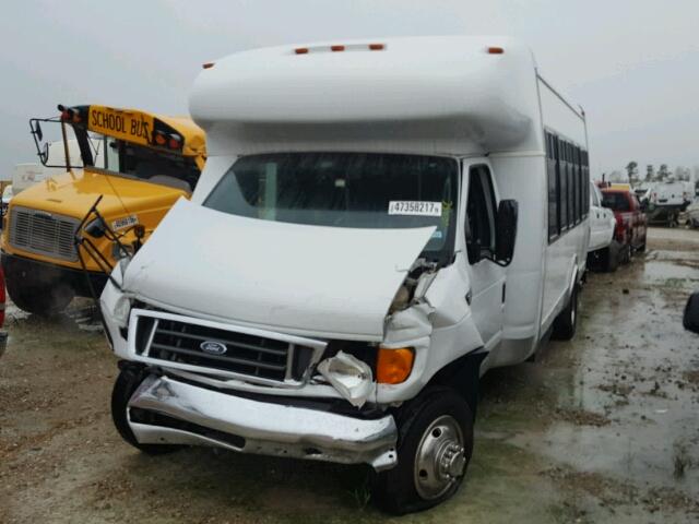 1FDXE45S26DB00499 - 2006 FORD E450 WHITE photo 2