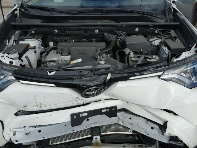 2T3RFREV0HW566097 - 2017 TOYOTA RAV4 XLE WHITE photo 7