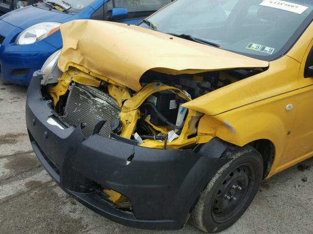 KL1TD56687B103263 - 2007 CHEVROLET AVEO BASE YELLOW photo 9